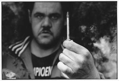 405725 Afbeelding van de vondst van een door drugsverslaafden gebruikte spuit in het Moreelsepark te Utrecht.